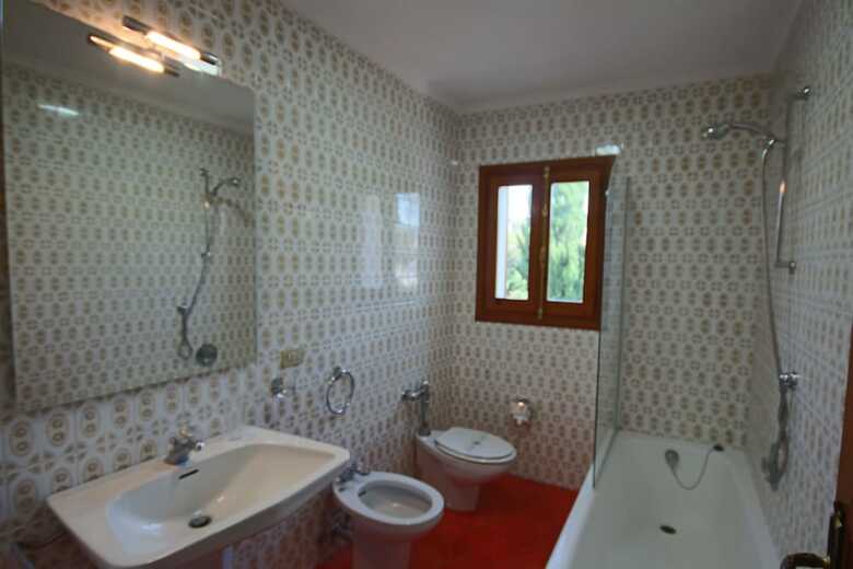Only 100m To The Beach! Spacious Villa With Private Pool - 12 People