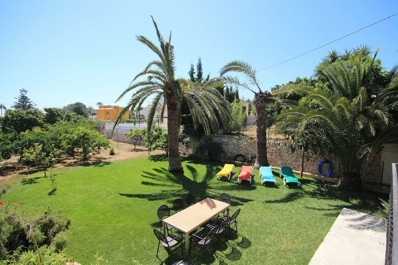 Only 100m To The Beach! Spacious Villa With Private Pool - 12 People