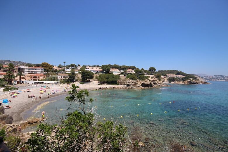 Only 100m To The Beach! Spacious Villa With Private Pool - 12 People