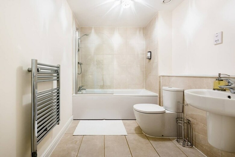 Quality 2 Bedroom Apartment, Sleeps Up To 5 With Kurai Serviced Accommodation
