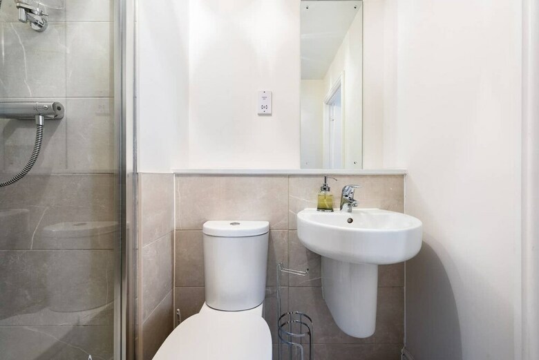 Quality 2 Bedroom Apartment, Sleeps Up To 5 With Kurai Serviced Accommodation