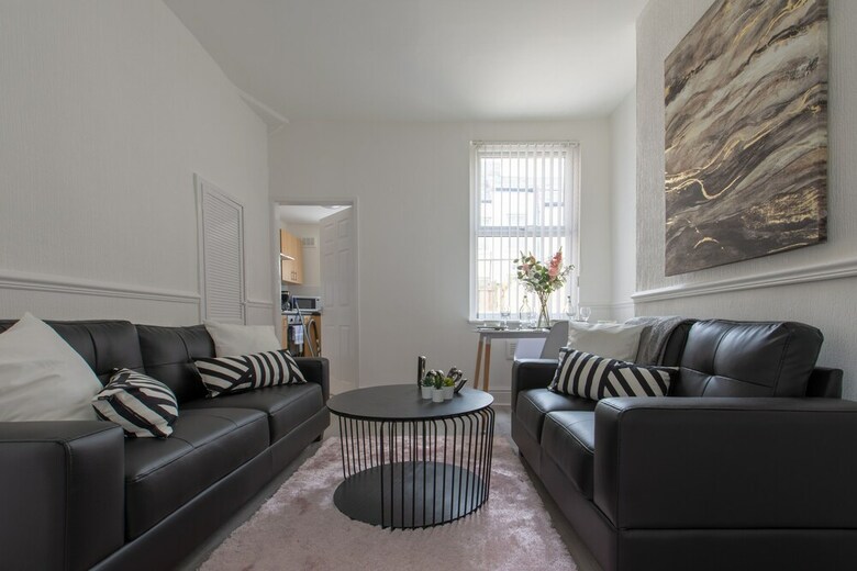 Lux Apartments 4 Bedroom House Sutcliffe
