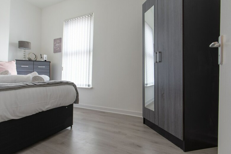 Lux Apartments 4 Bedroom House Sutcliffe