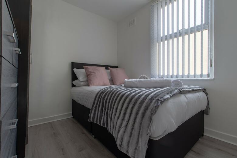 Lux Apartments 4 Bedroom House Sutcliffe