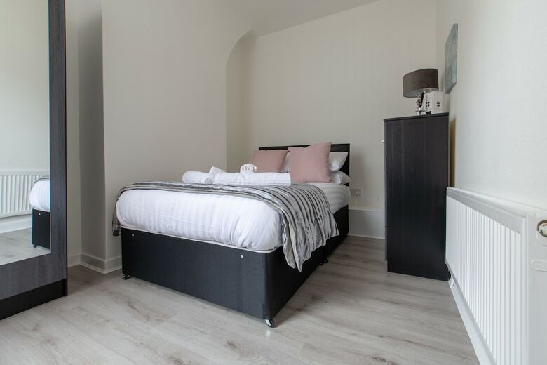 Lux Apartments 4 Bedroom House Sutcliffe