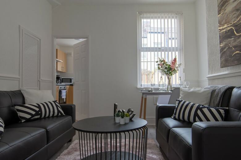 Lux Apartments 4 Bedroom House Sutcliffe