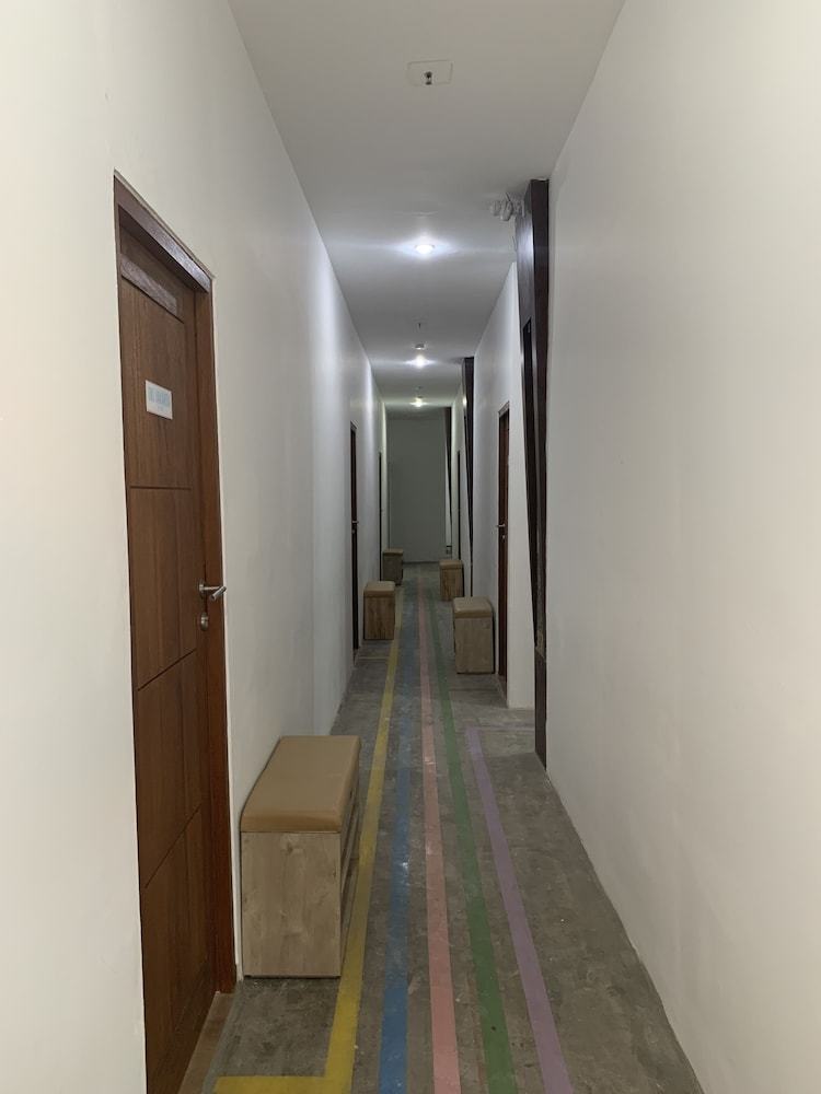 Hostal Fello Bnb Hostel Kuta - Adults Only
