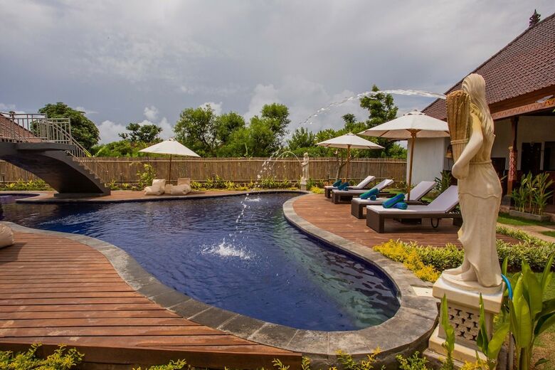 Bed & Breakfast Maharatu Villas