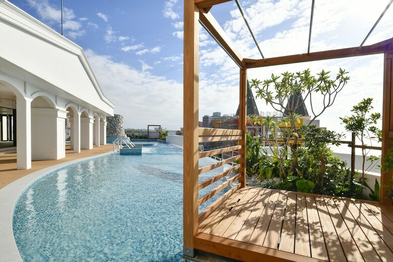 Hotel Lequ Okinawa Chatan Spa & Resort