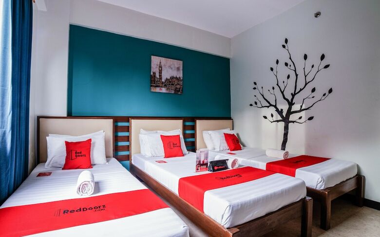 Hotel Reddoorz Plus Near Rizal Junction