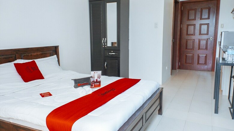 Hotel Reddoorz Premium @ The Trillium Residences