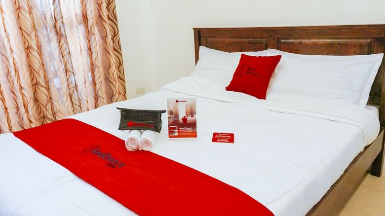 Hotel Reddoorz Premium @ The Trillium Residences