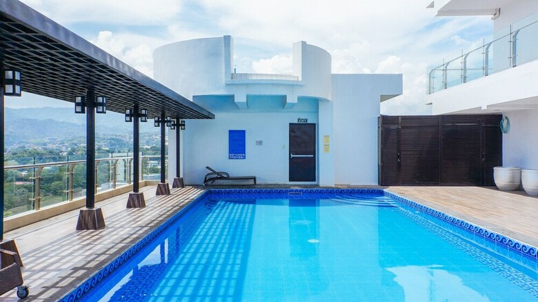 Hotel Reddoorz Premium @ The Trillium Residences