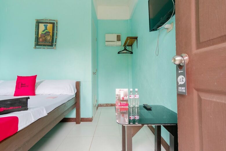 Hotel Reddoorz @ Dinagpan Street Coron