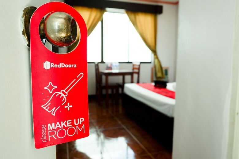 Hotel Reddoorz Near Maribago Barangay Hall