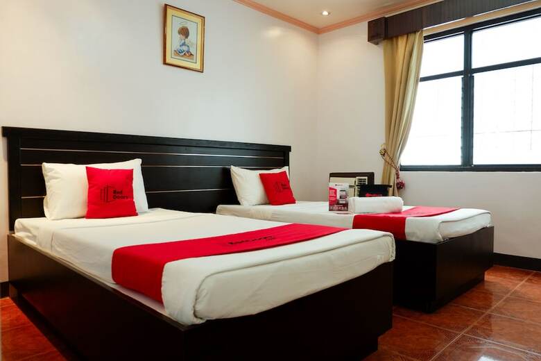 Hotel Reddoorz Near Maribago Barangay Hall