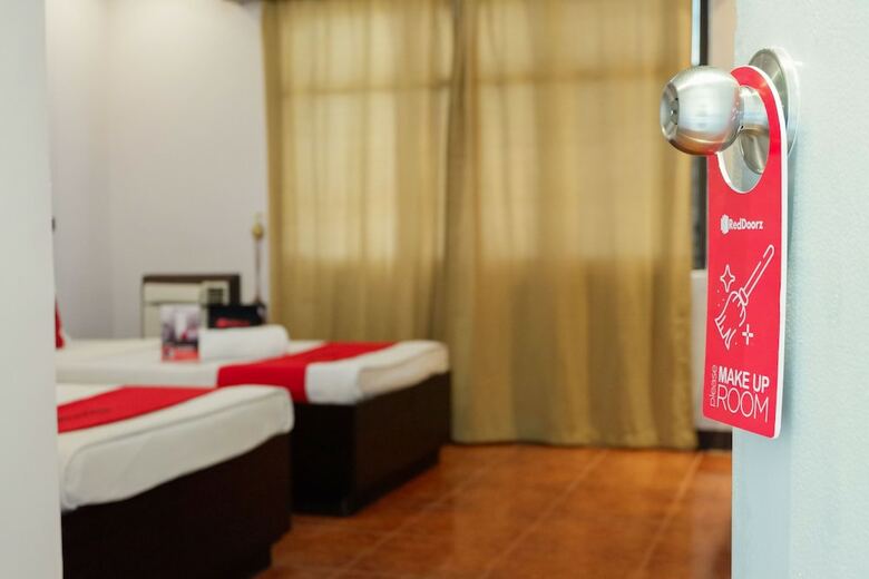 Hotel Reddoorz Near Maribago Barangay Hall