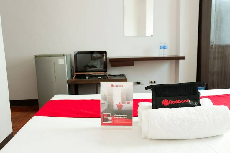Hotel Reddoorz Near Maribago Barangay Hall