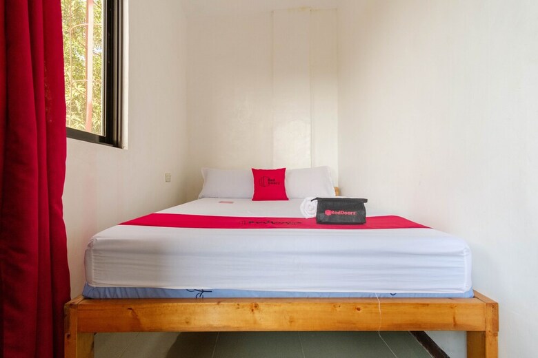 Hotel Reddoorz Near Coron Coliseum