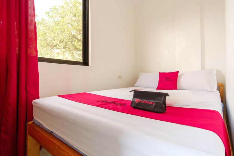 Hotel Reddoorz Near Coron Coliseum