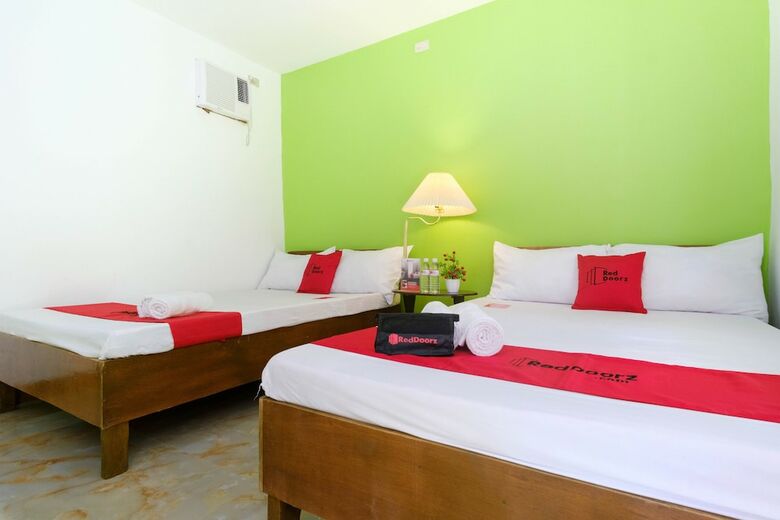 Hotel Reddoorz @ Governors Drive Coron