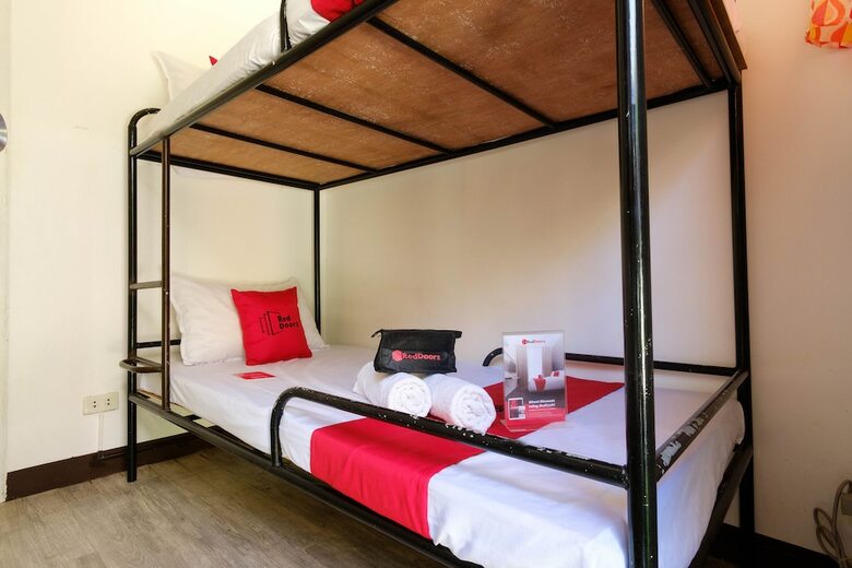 Hotel Reddoorz @ Governors Drive Coron