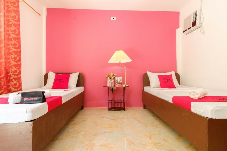 Hotel Reddoorz @ Governors Drive Coron