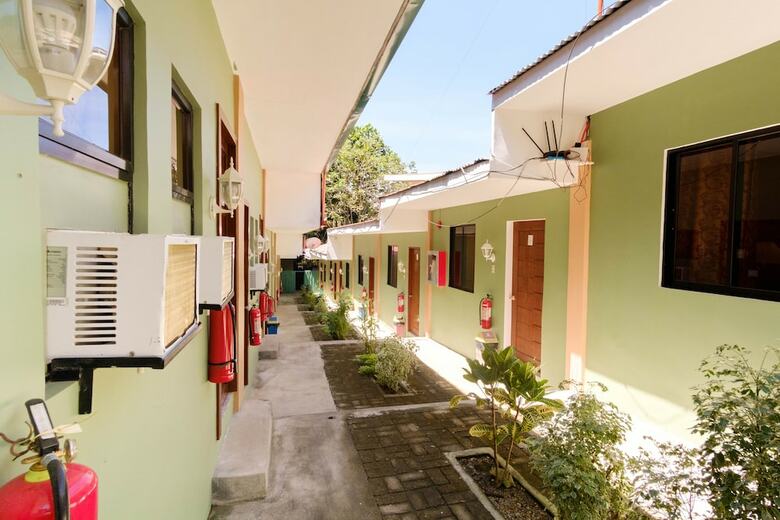 Hotel Reddoorz @ Governors Drive Coron