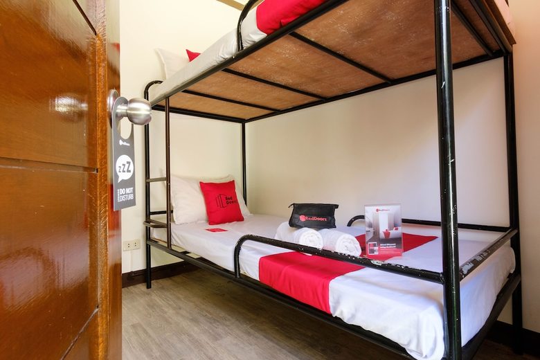 Hotel Reddoorz @ Governors Drive Coron
