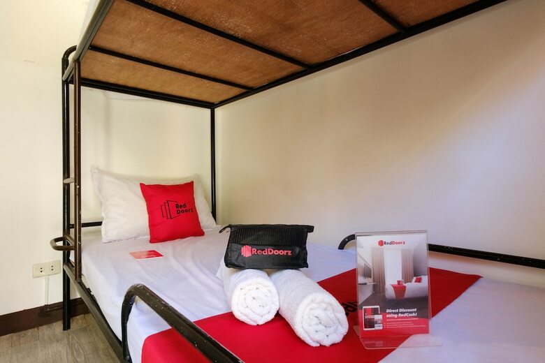 Hotel Reddoorz @ Governors Drive Coron
