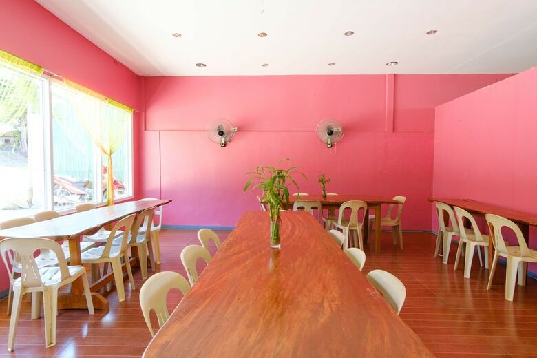 Hotel Reddoorz @ Governors Drive Coron