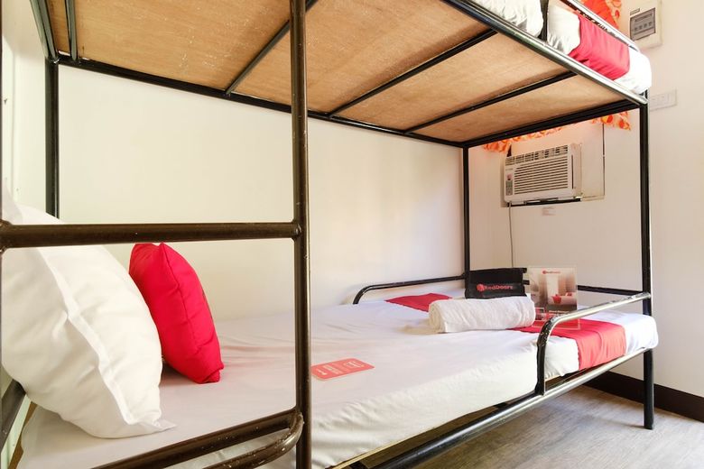 Hotel Reddoorz @ Governors Drive Coron