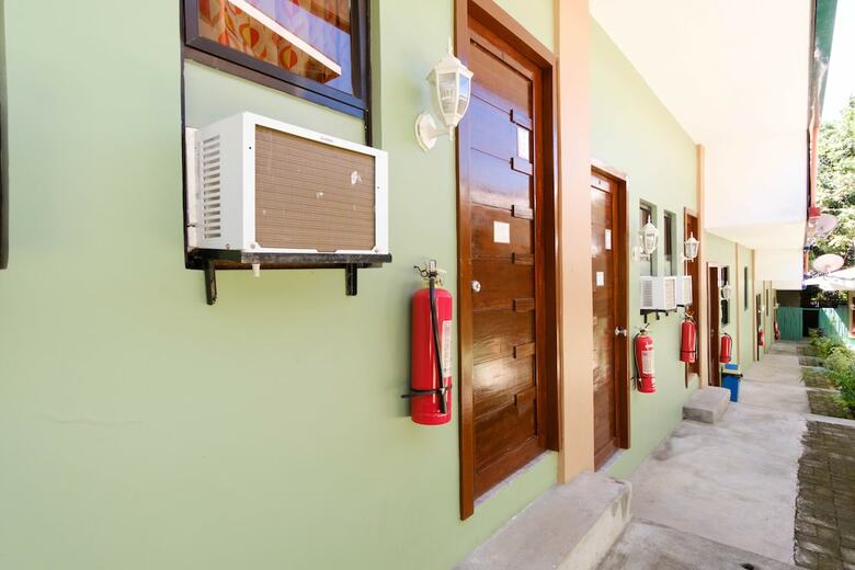 Hotel Reddoorz @ Governors Drive Coron