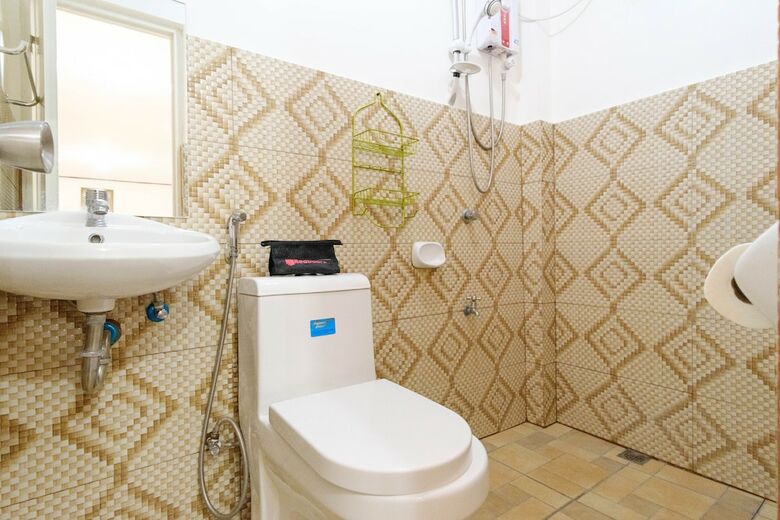 Hotel Reddoorz @ Governors Drive Coron