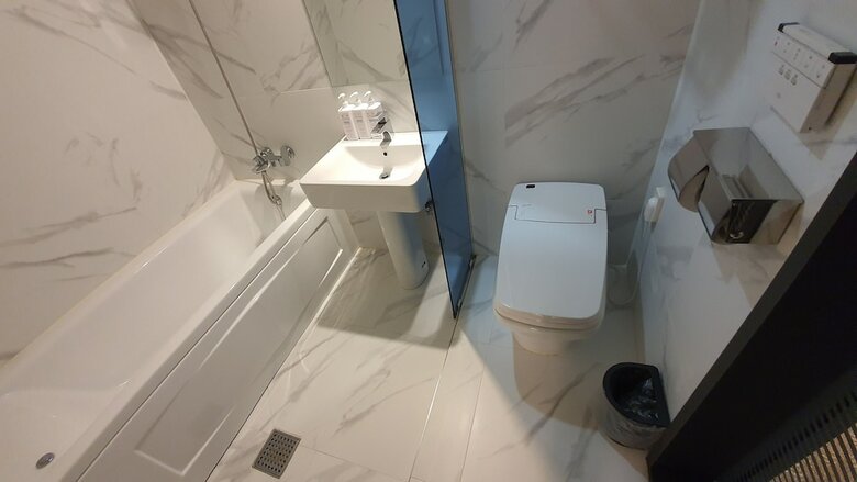 West In Hotel