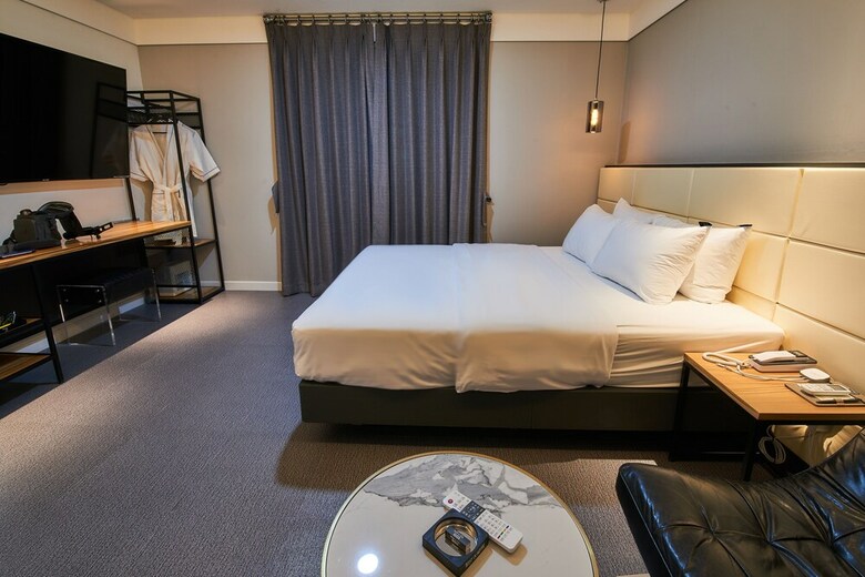 West In Hotel