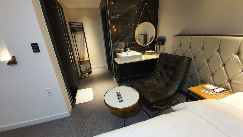 West In Hotel