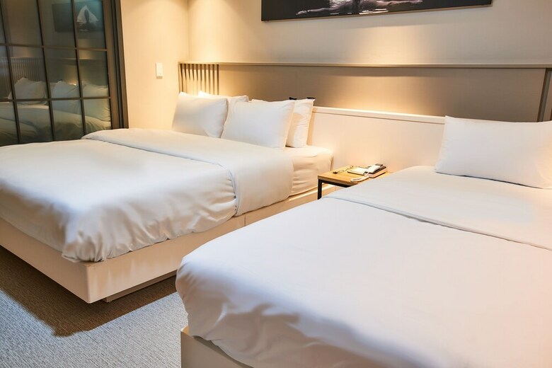 West In Hotel