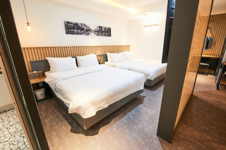 West In Hotel