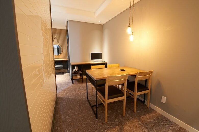 West In Hotel