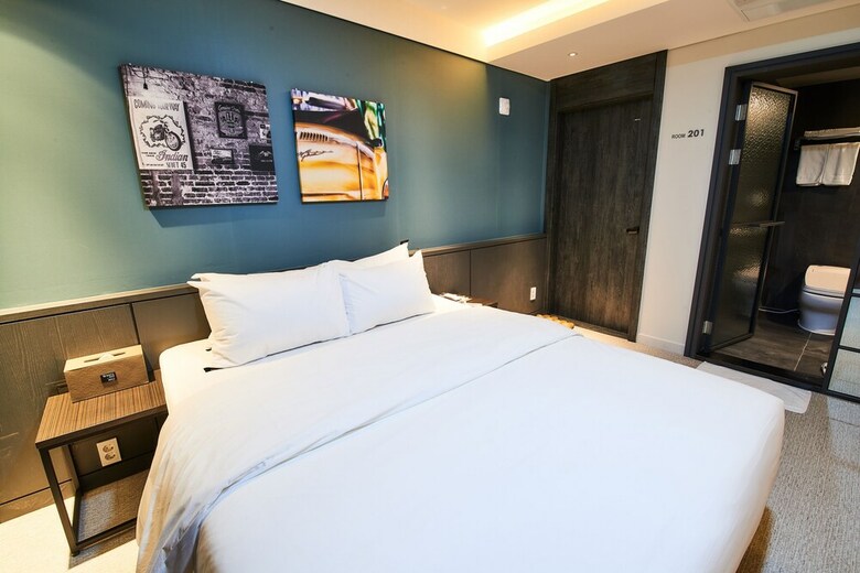 West In Hotel