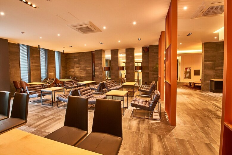 West In Hotel