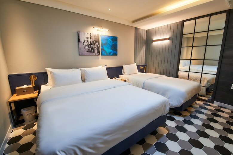 West In Hotel