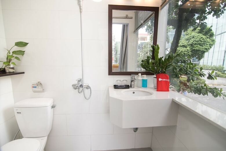 Hotel Reddoorz Near Truc Bach Lake