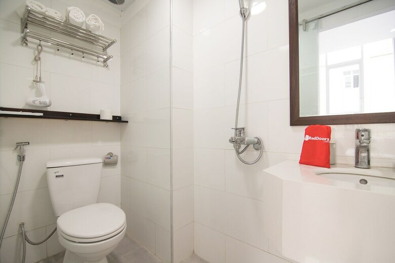 Hotel Reddoorz Near Truc Bach Lake