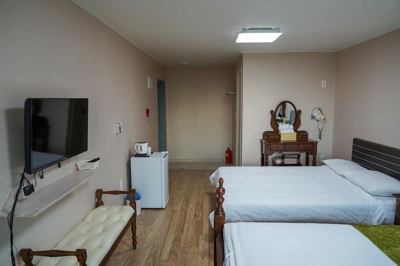 Hotel Stone And Wind Resort