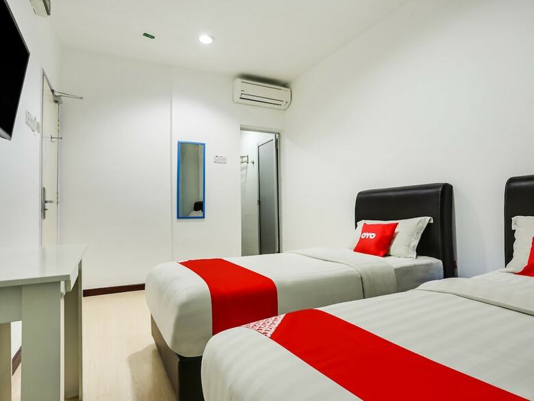 Oyo 89583 Grove Hotel
