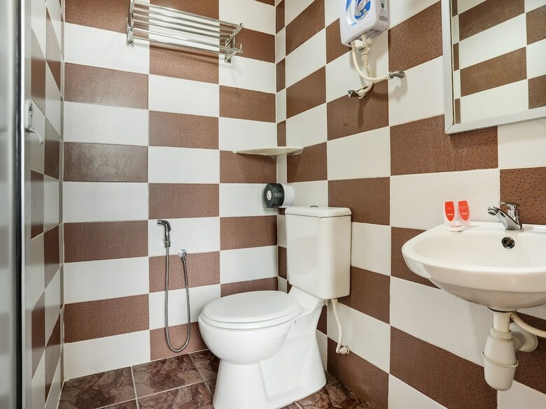 Oyo 89583 Grove Hotel