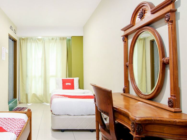 Oyo 89689 Zahrin Hotel
