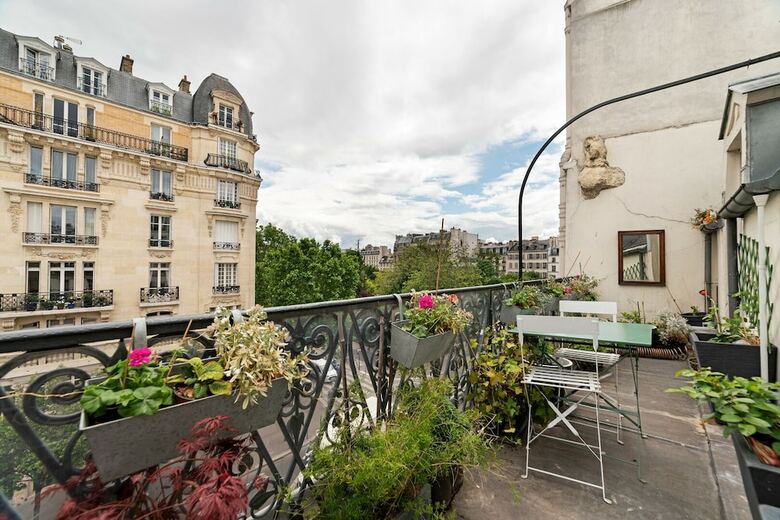 Fontaines Du Temple Apartment